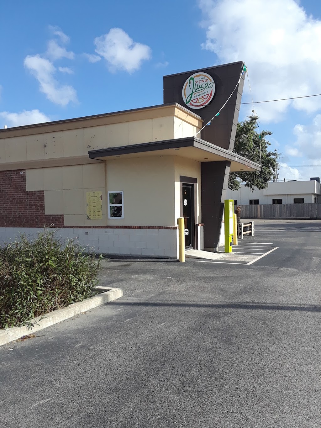 The VINE Juice Company | restaurant | 5702 S Staples St S1, Corpus Christi, TX 78413, USA | 3614520112 OR +1 361-452-0112