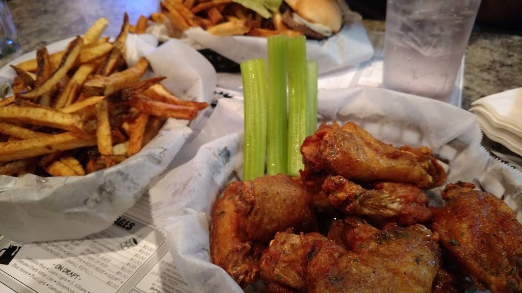 LA Villa Sports Bar & Grille | restaurant | 810 Youngstown-Poland Rd, Struthers, OH 44471, USA | 3307558744 OR +1 330-755-8744