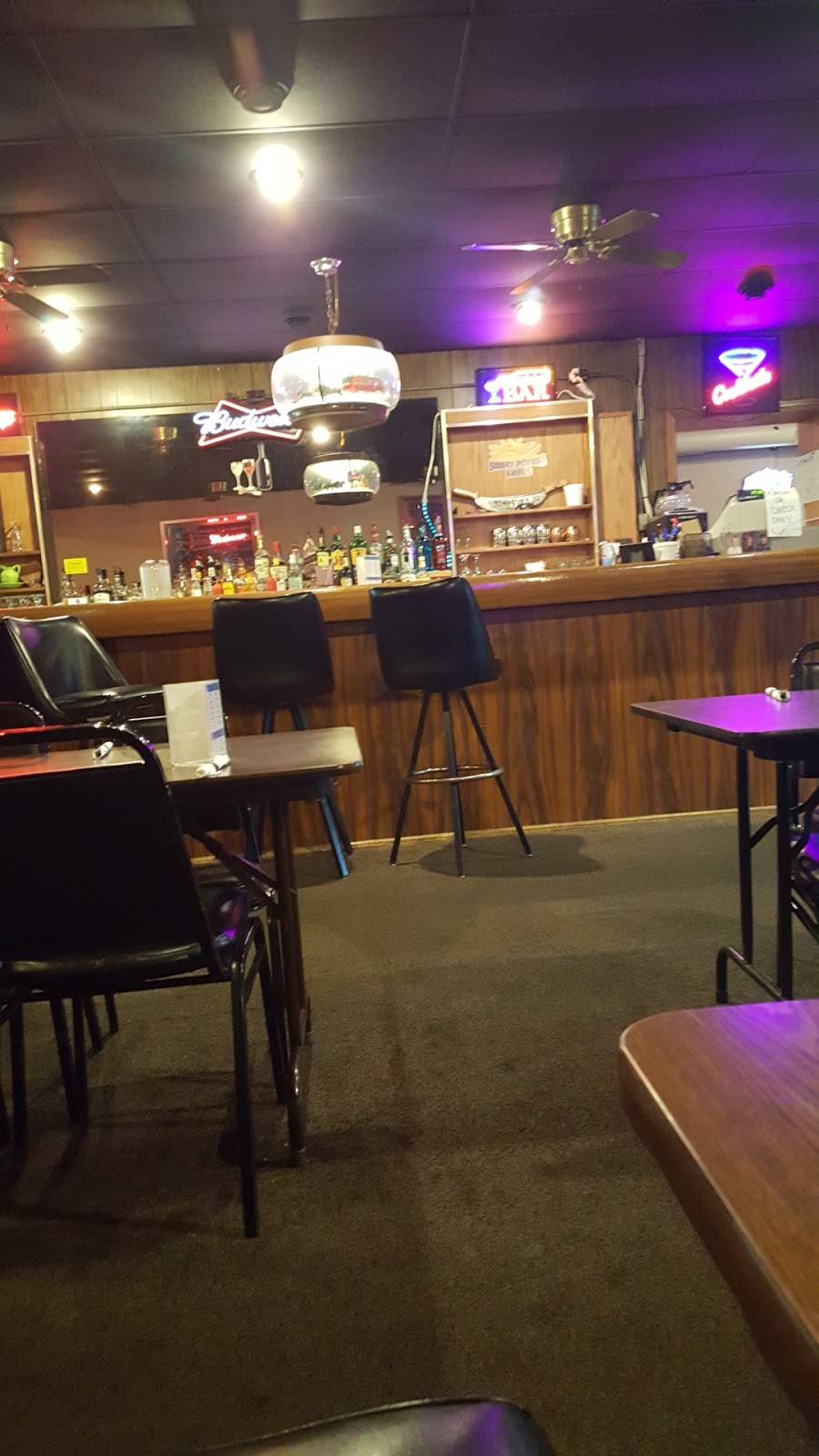 Dollys Bar & Grill | restaurant | 109 Pine St, Auburn, IA 51433, USA | 7126882220 OR +1 712-688-2220