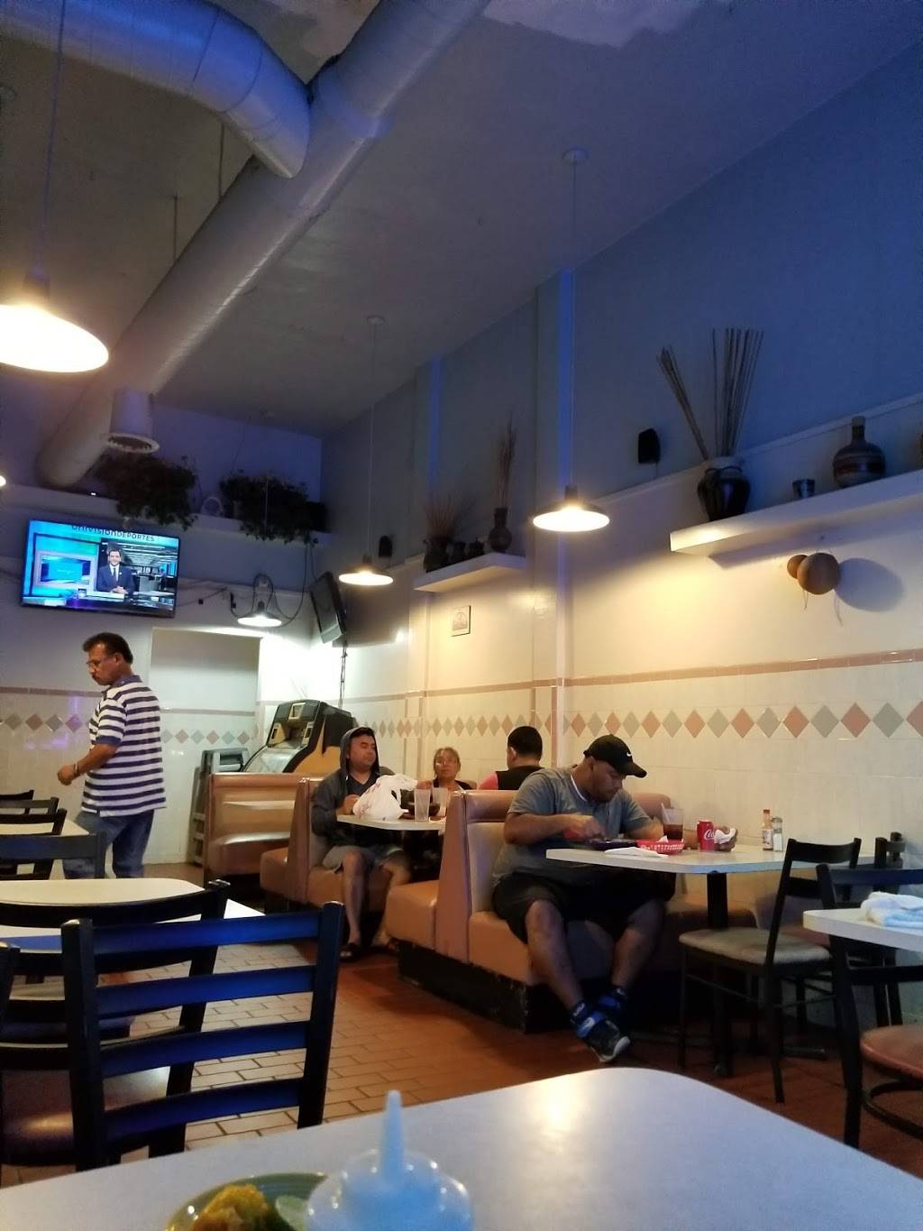 Golfo DE Fonseca Restaurant | restaurant | 808 N Vermont Ave, Los Angeles, CA 90029, USA | 3236602812 OR +1 323-660-2812