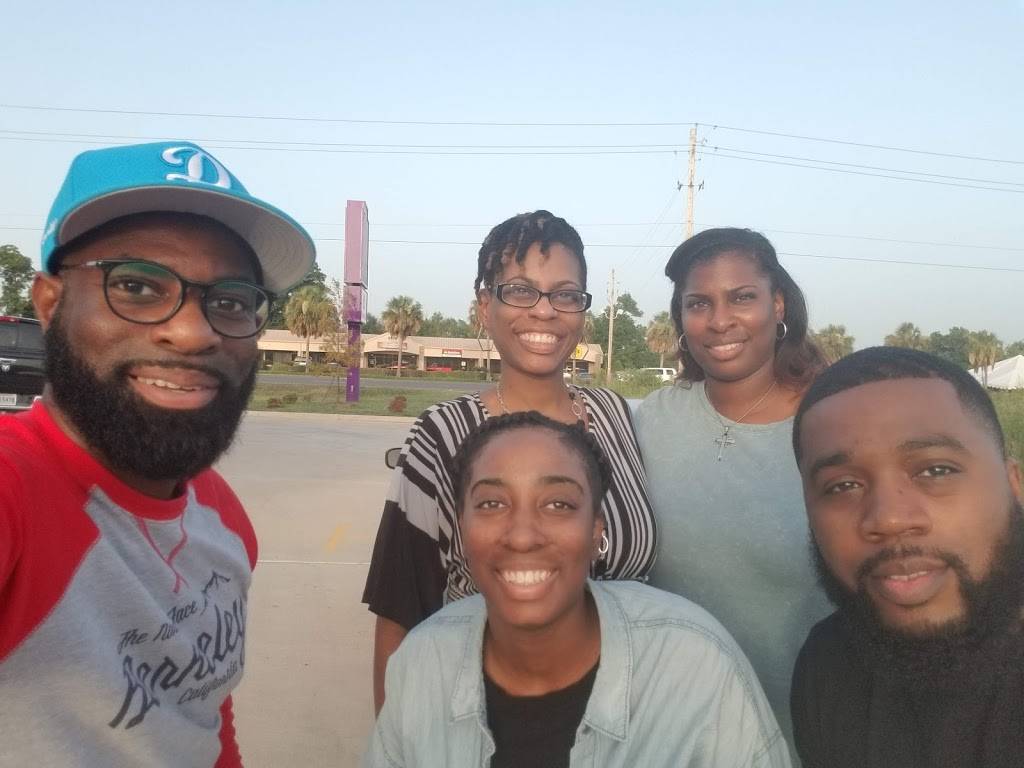 Hartz Chicken Buffet | restaurant | 5523 Airline Dr, Bossier City, LA 71111, USA | 3185847307 OR +1 318-584-7307