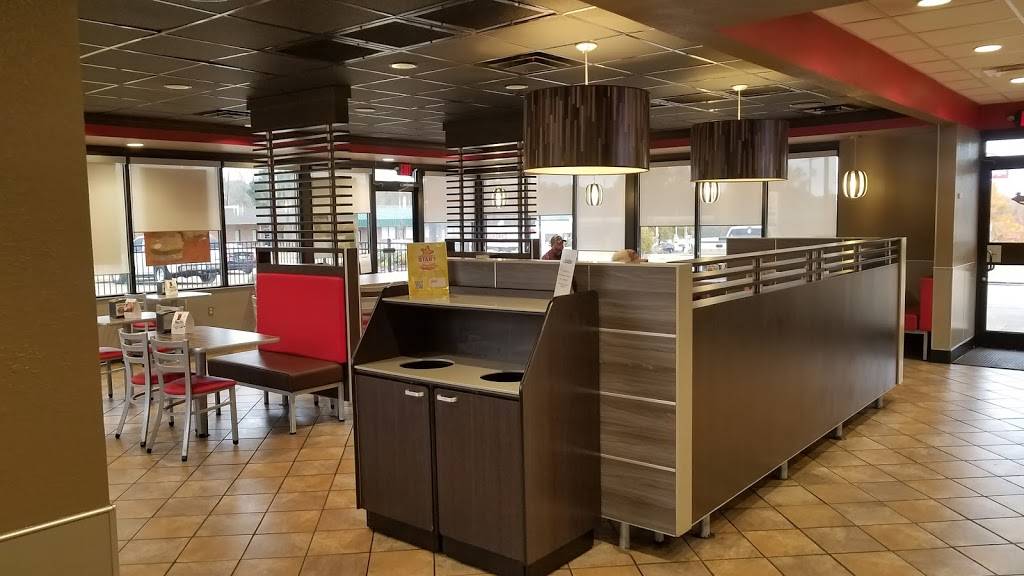 Hardees | restaurant | 693 Hwy 6 East, Batesville, MS 38606, USA | 6625639060 OR +1 662-563-9060