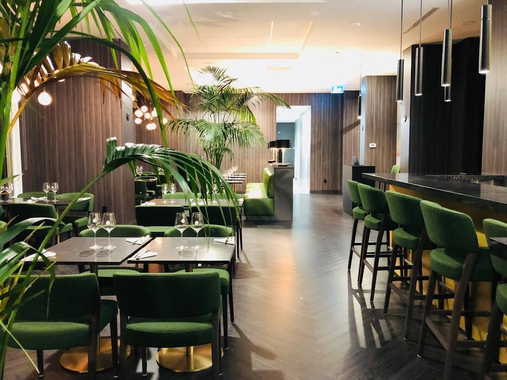 Le ST Laurent Restaurant | restaurant | 460 St. Laurent Boulevard, Penthouse, Ottawa, ON K1K 4Z2, Canada | 6134211444 OR +1 613-421-1444