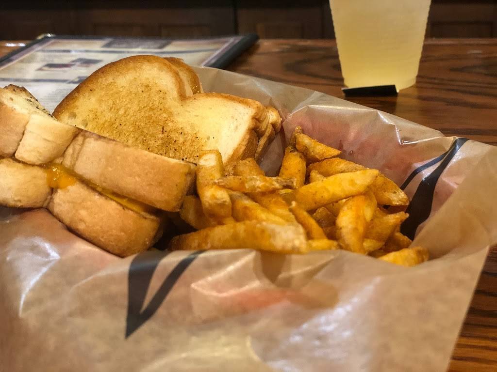 Docs Bar & Grill | restaurant | 113 Main St, Muenster, TX 76252, USA | 9407593627 OR +1 940-759-3627