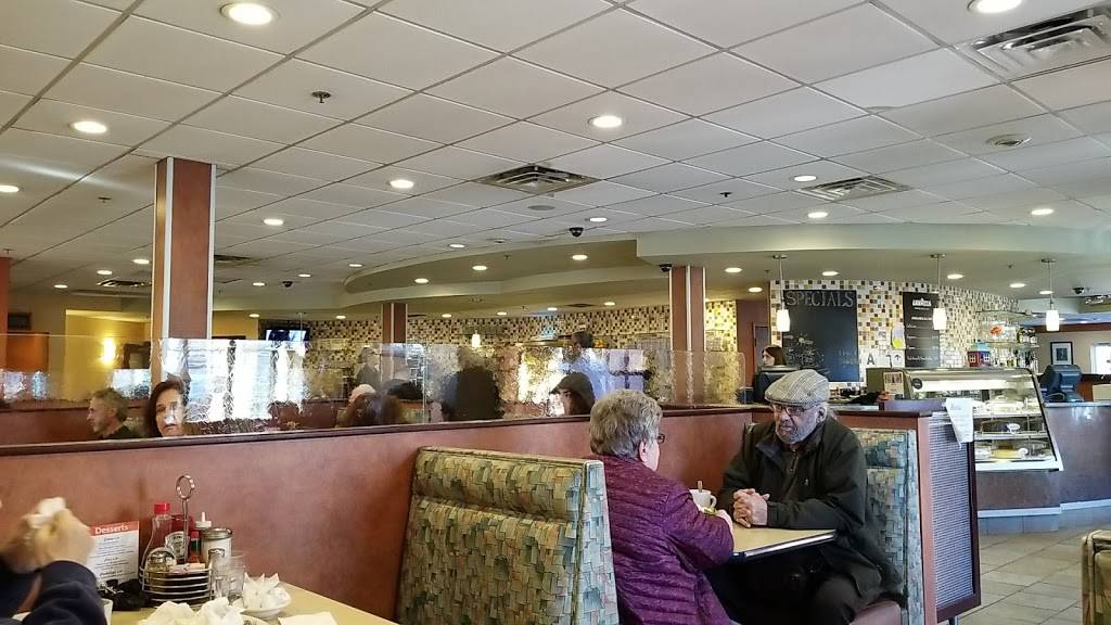 Riverdale Diner | restaurant | 521 River Rd, Shelton, CT 06484, USA | 2039244084 OR +1 203-924-4084