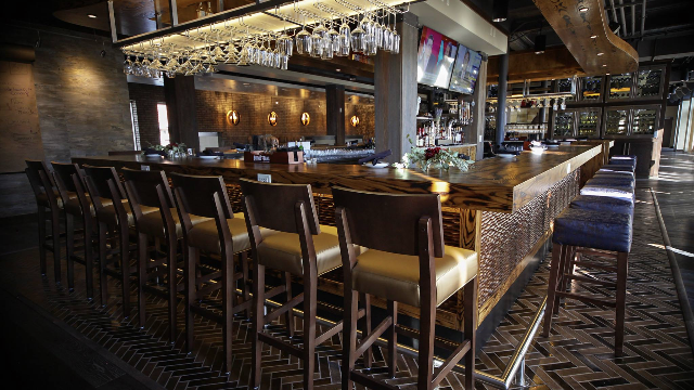 Table 32 | restaurant | 100 S Virginia St, Sioux City, IA 51101, USA | 7124541866 OR +1 712-454-1866