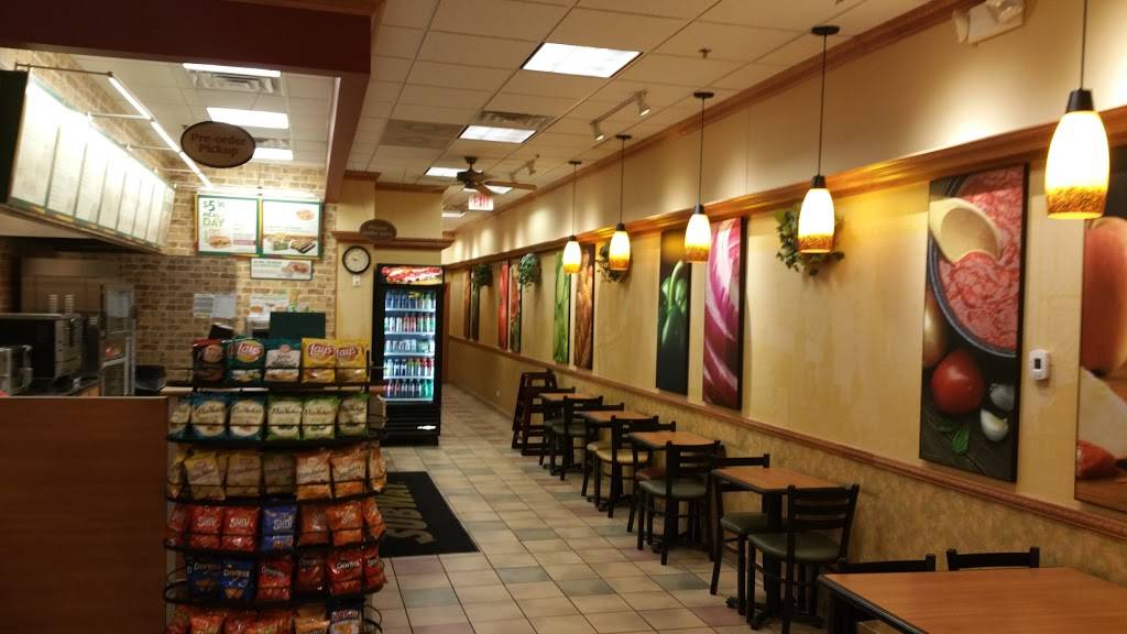 Subway Restaurants | restaurant | Ballard Shopping Plaza, 8930 1/2 N Greenwood Ave #5, Niles, IL 60714, USA | 8475534666 OR +1 847-553-4666