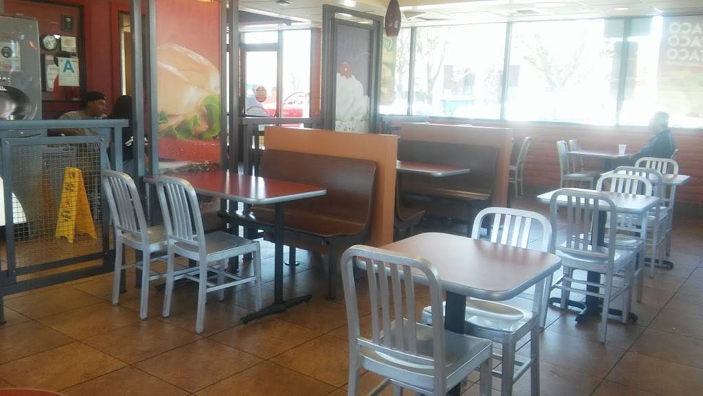 Jack in the Box | restaurant | 100 E Holt Ave, Pomona, CA 91767, USA | 9096205896 OR +1 909-620-5896