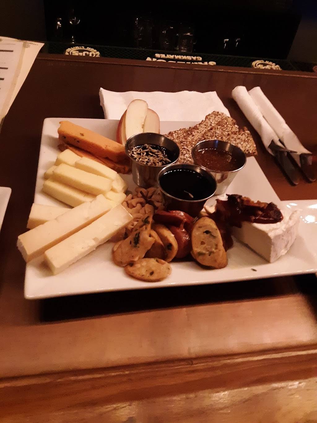 Tapped | restaurant | 22 Henry St Unit #2, Middletown, NY 10940, USA | 8457754216 OR +1 845-775-4216