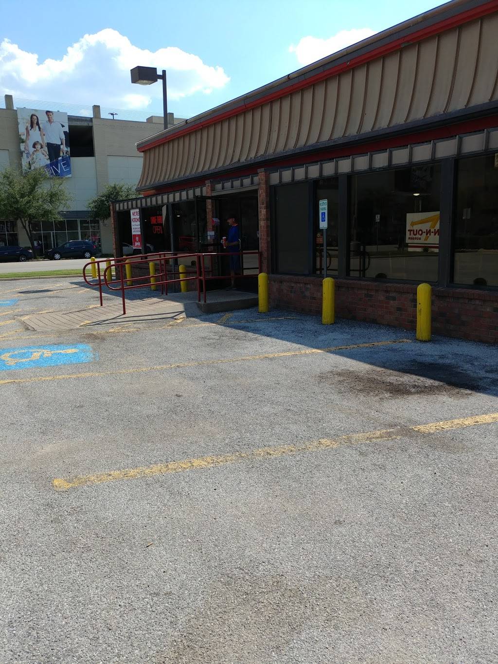 Wendys | restaurant | 2926 W 7th Ave, Fort Worth, TX 76107, USA | 8173326043 OR +1 817-332-6043