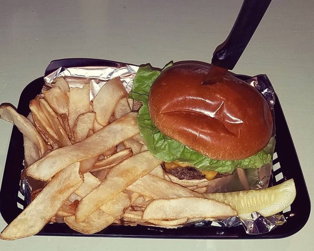 Port Hole Bar & Grill | restaurant | 932 Herbert St, Port Orange, FL 32129, USA | 3862813212 OR +1 386-281-3212