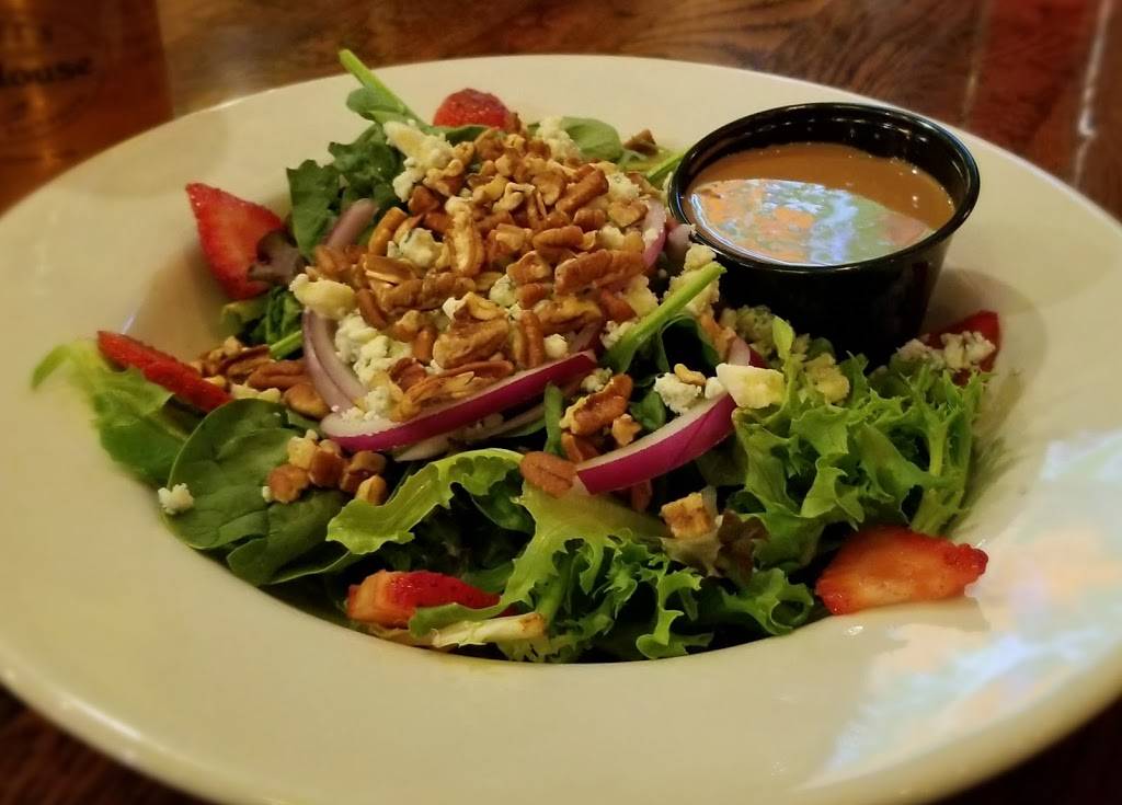 Pucketts Grocery & Restaurant - Downtown Columbia | restaurant | 15 Public Square, Columbia, TN 38401, USA | 9314904550 OR +1 931-490-4550