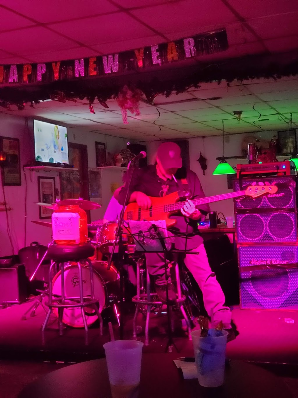 Blues Tavern | restaurant | 2818 Government Blvd, Mobile, AL 36606, USA | 2514797621 OR +1 251-479-7621