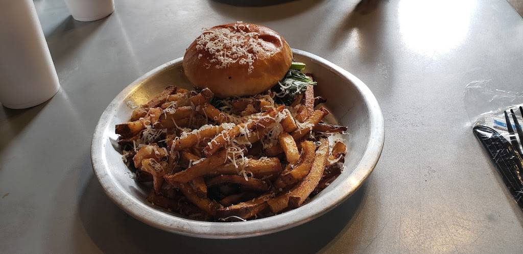 Kermits Outlaw Kitchen | restaurant | 124 Main St, Tupelo, MS 38804, USA | 6626206622 OR +1 662-620-6622