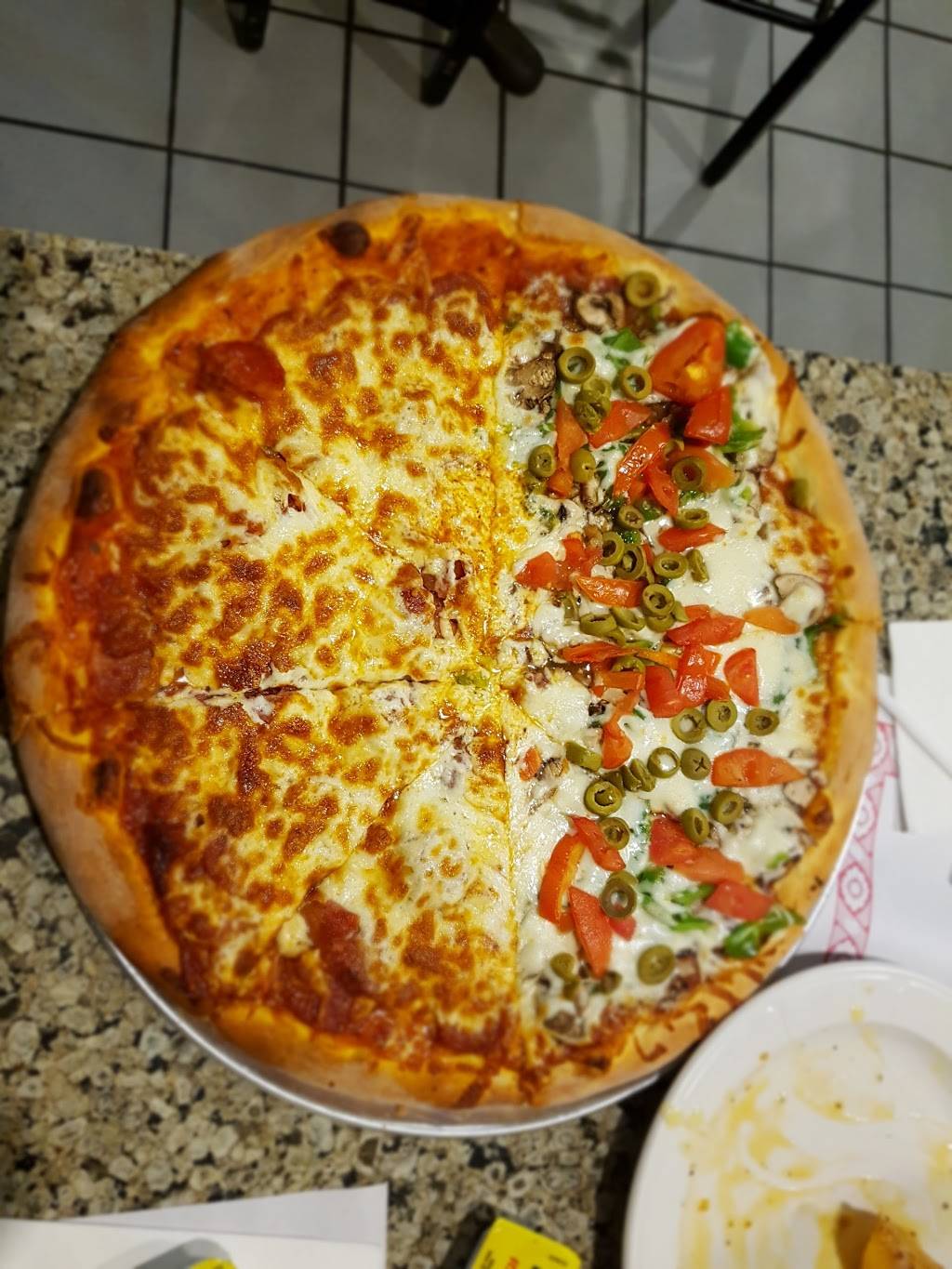 Restaurant Danis Pizzeria | restaurant | 7669 Rue Centrale, LaSalle, QC H8P 1L4, Canada | 5143632470 OR +1 514-363-2470