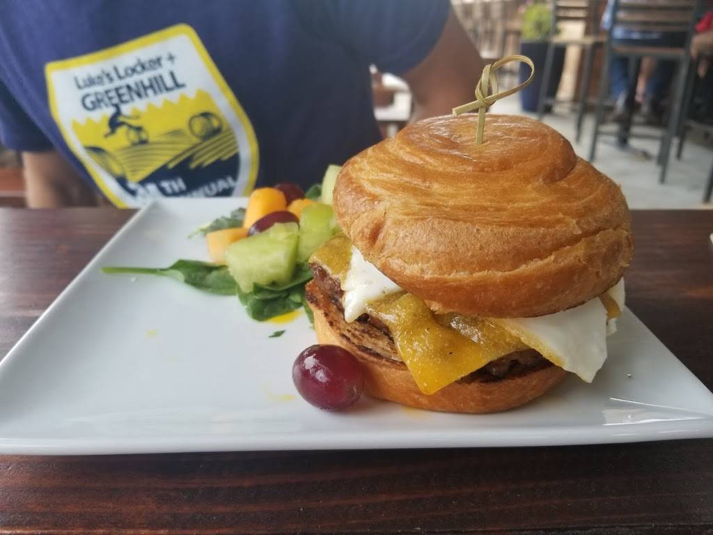 White Rock Alehouse & Brewery | restaurant | 7331 Gaston Ave #100, Dallas, TX 75214, USA | 2149897570 OR +1 214-989-7570