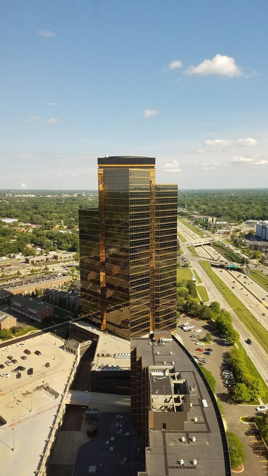 Skyline Club - Southfield | restaurant | 2000 Town Center, Southfield, MI 48075, USA | 2483509898 OR +1 248-350-9898