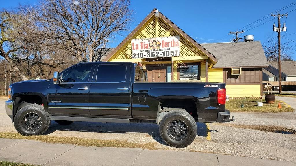 La Tia Bertha | restaurant | 7101 Bandera Rd, San Antonio, TX 78238, USA | 2103621057 OR +1 210-362-1057