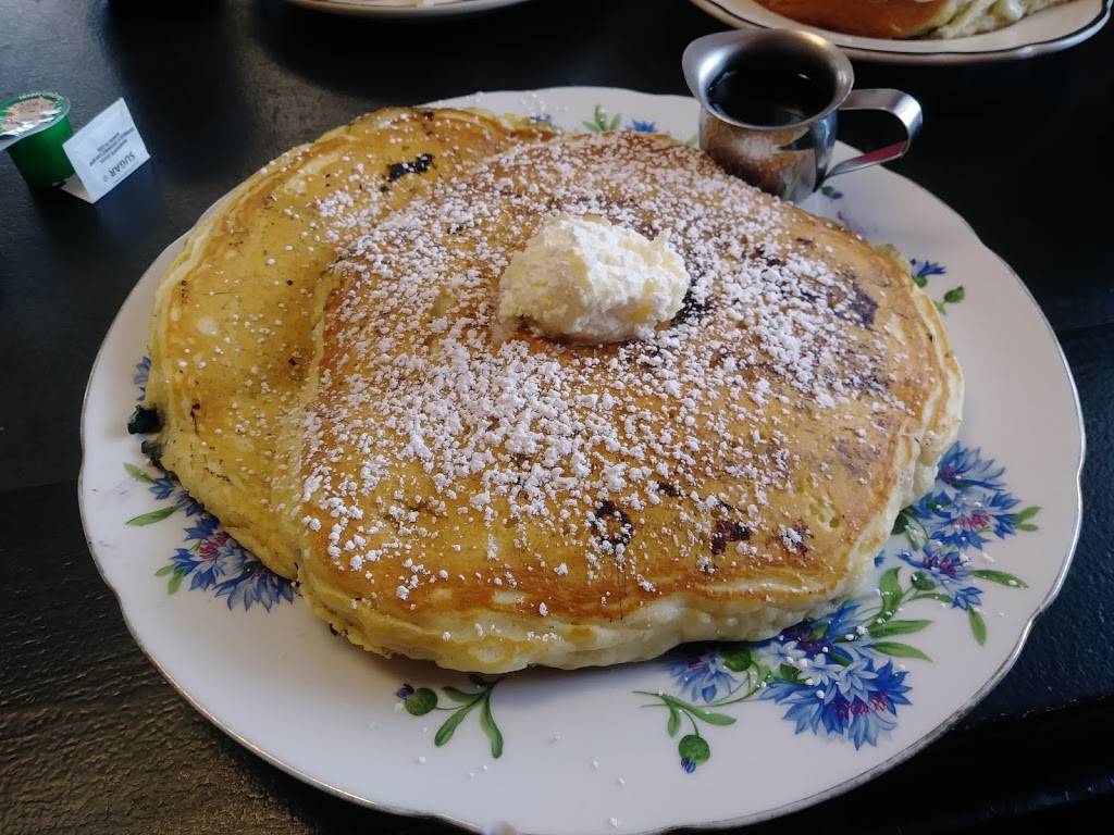 Hazels Diner | restaurant | 9906 Main St, Hebron, IL 60034, USA | 8156482910 OR +1 815-648-2910