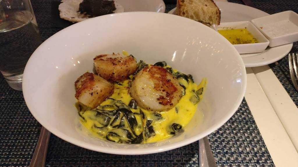 Akrotiri | restaurant | 29-20 30th Ave, Astoria, NY 11102, USA | 7187262447 OR +1 718-726-2447