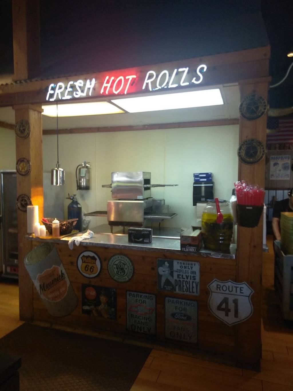 Dickeys Barbecue Pit | restaurant | 5530 S Cooper St, Arlington, TX 76017, USA | 8174680898 OR +1 817-468-0898