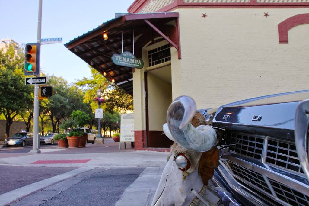 El Nuevo Tenampa | restaurant | 244 W Houston St, San Antonio, TX 78205, USA | 2103544200 OR +1 210-354-4200