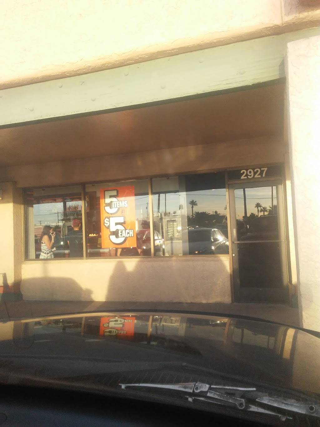 Little Caesars Pizza | meal takeaway | 2931 N 59th Ave, Phoenix, AZ 85033, USA | 6232459000 OR +1 623-245-9000