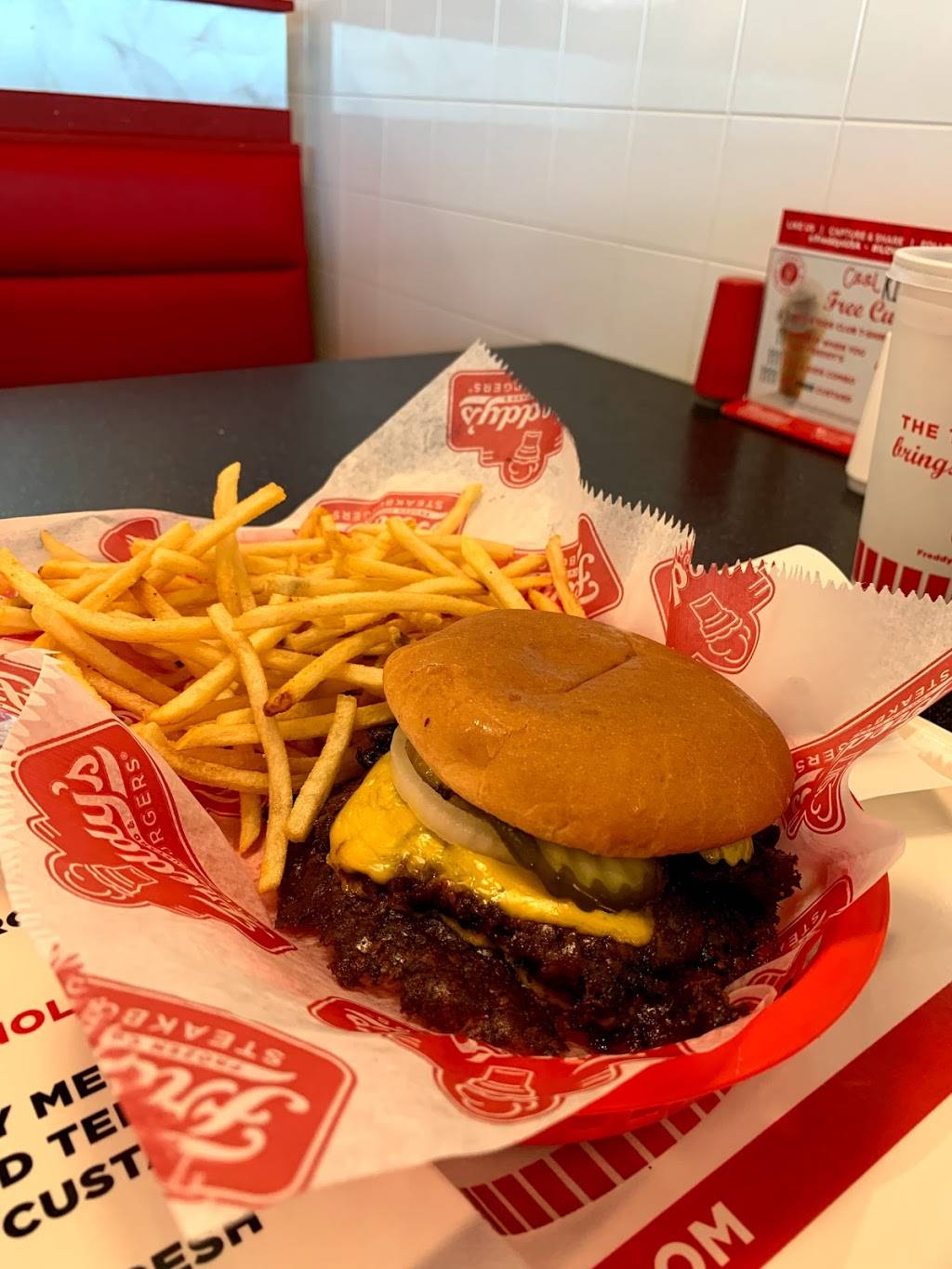 Freddys Frozen Custard & Steakburgers | restaurant | 1940 E Tipton St, Seymour, IN 47274, USA | 8123733397 OR +1 812-373-3397