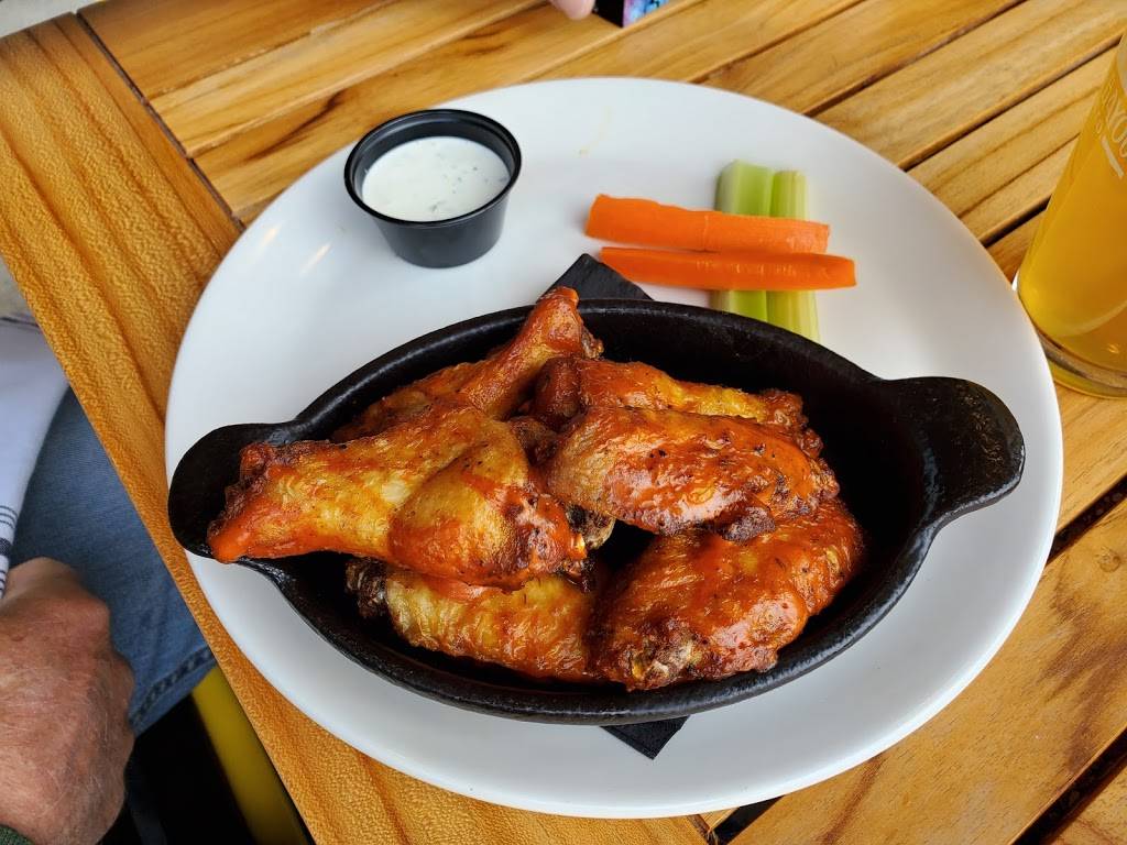 Buffalo Bayou Brewing Co | restaurant | 2101 Summer St, Houston, TX 77007, USA | 7137143335 OR +1 713-714-3335