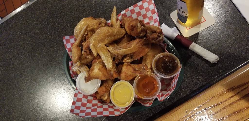 Muggs N Manor | restaurant | 4650, 437 Addison Rd, Addison, IL 60101, USA | 6308344487 OR +1 630-834-4487