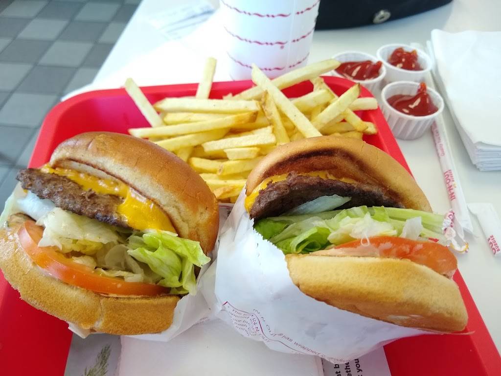 In-N-Out Burger | restaurant | 1725 Eastlake Pkwy, Chula Vista, CA 91915, USA | 8007861000 OR +1 800-786-1000