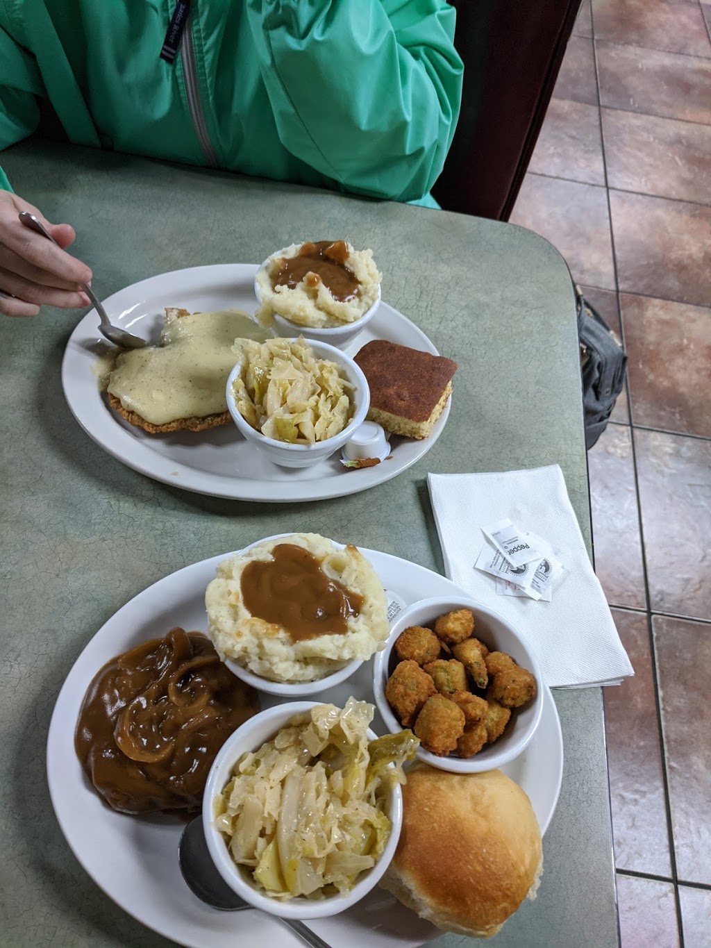 Crossroads Cafe | restaurant | 109 S Worthington Dr, West Memphis, AR 72301, USA | 8707353800 OR +1 870-735-3800