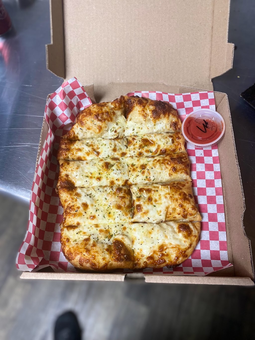 Dulcie Dough Pizza Co | restaurant | 103 W Main St, Henderson, TN 38340, USA | 7314351058 OR +1 731-435-1058