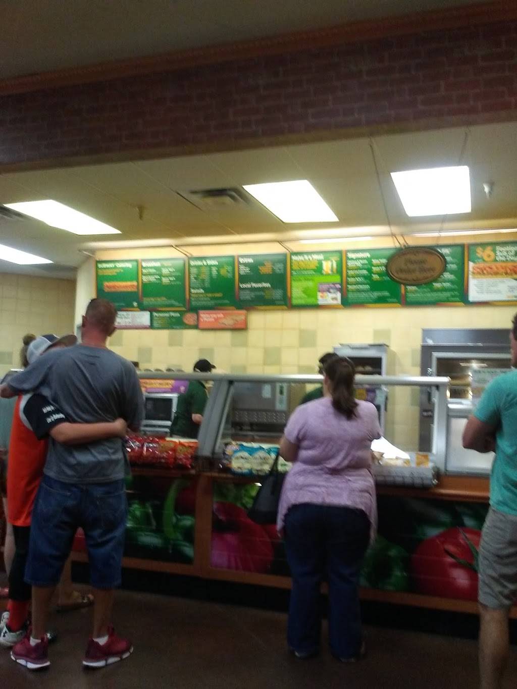 Subway | meal takeaway | 1932 Rees St, Breaux Bridge, LA 70517, USA | 3372262190 OR +1 337-226-2190