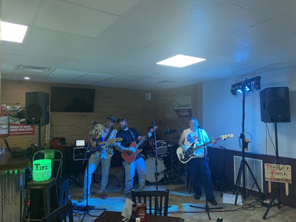 Travelers Roadhouse | restaurant | 492 Pinnacle Ave, Pineville, WV 24874, United States | 3042020266 OR +1 304-202-0266