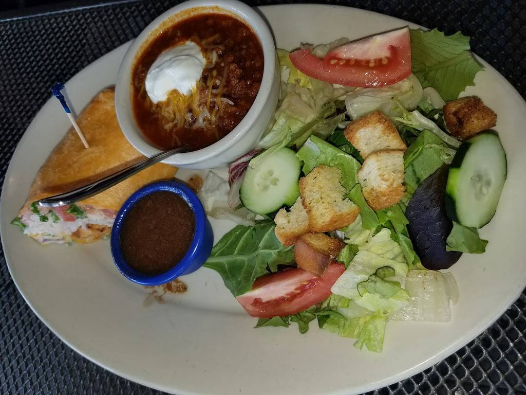 Fat Daddys Sports & Spirits | restaurant | 781 W Debbie Ln, Mansfield, TX 76063, USA | 8174530188 OR +1 817-453-0188