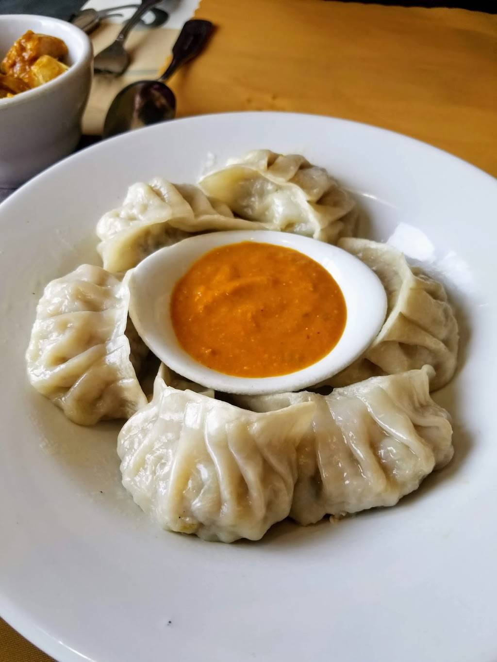 Himalayan Yeti | restaurant | 3515 S Kingshighway Blvd, St. Louis, MO 63139, USA | 3143548338 OR +1 314-354-8338