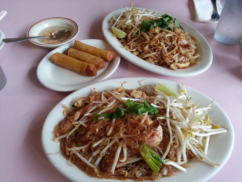 Js Noodles Star Thai | restaurant | 945 S Federal Blvd # E, Denver, CO 80219, USA | 3039225495 OR +1 303-922-5495