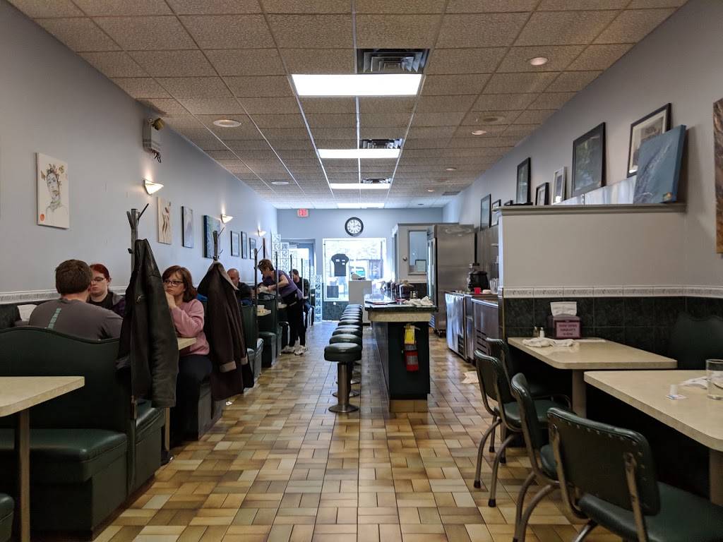 The Deluxe Restaurant | restaurant | 51 Talbot St N, Essex, ON N8M 1A3, Canada | 5197768112 OR +1 519-776-8112