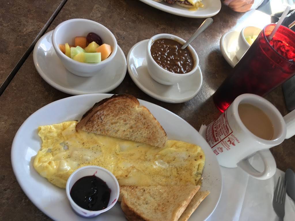 Eggie’s | restaurant | 6 Main St, Atkinson, NH 03811, USA | 6034891858 OR +1 603-489-1858