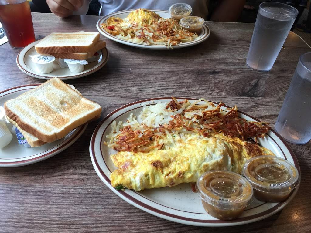 Salonica Restaurant | restaurant | 1440 E 57th St, Chicago, IL 60637, USA | 7737523899 OR +1 773-752-3899