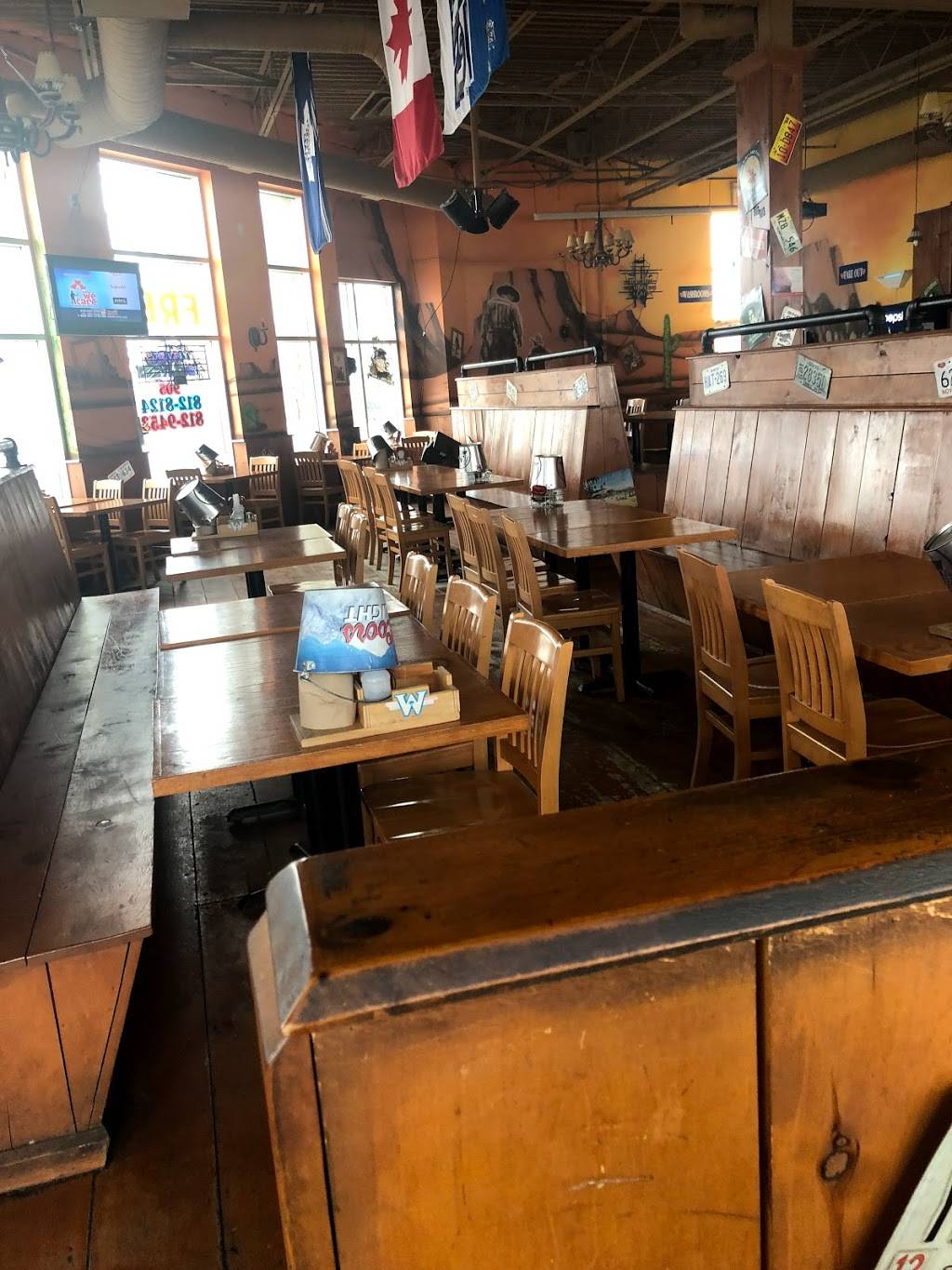 Wild Wing | restaurant | 5606 Tenth Line W, Mississauga, ON L5M 7L9, Canada | 9058129453 OR +1 905-812-9453