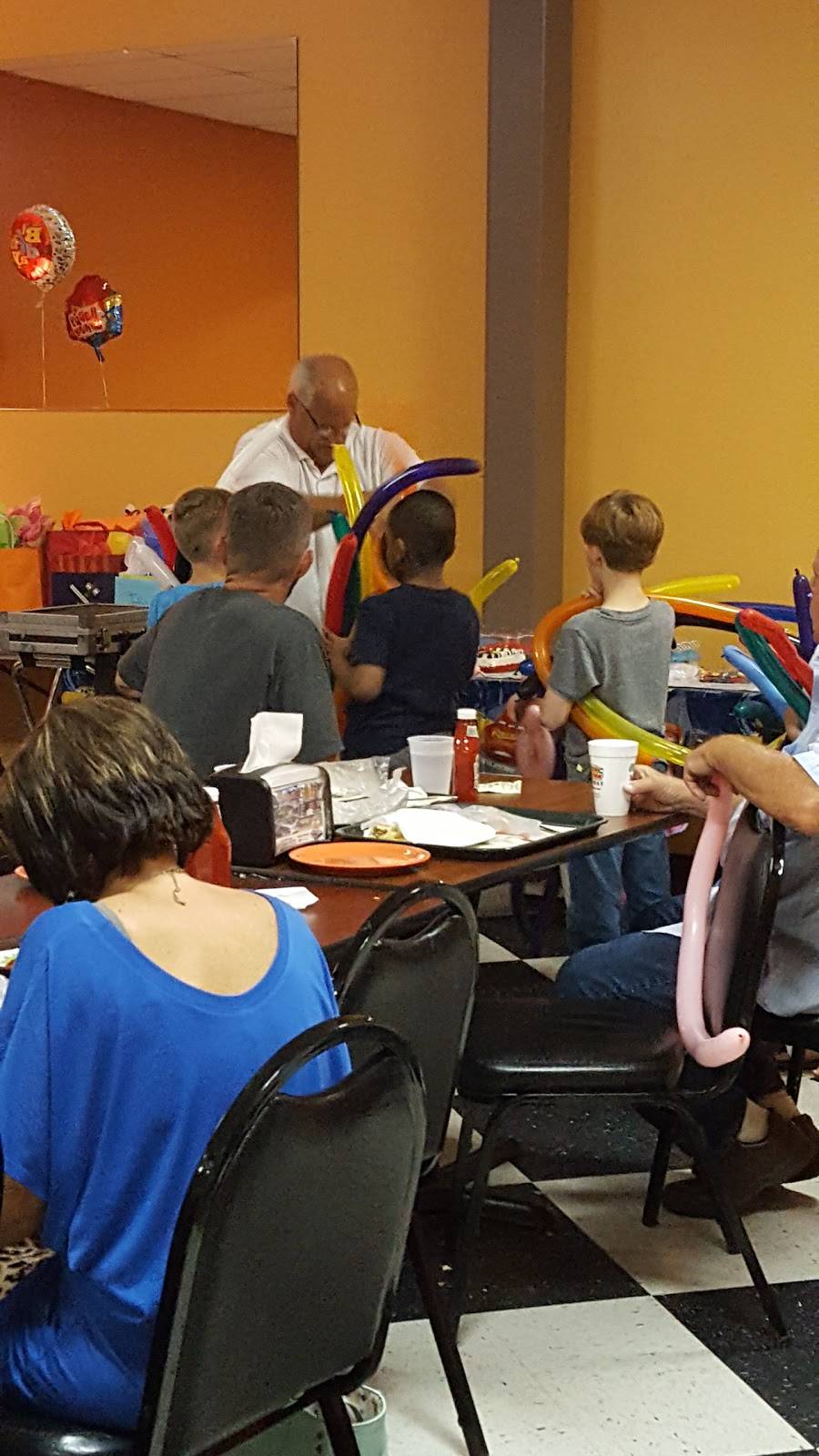 Italian Delight Family Restaurant | restaurant | 3130 Halifax Rd # R, South Boston, VA 24592, USA | 4345753018 OR +1 434-575-3018