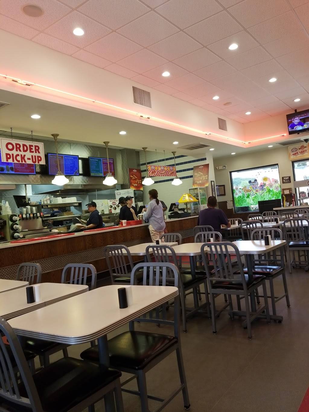 Frankies Family Restaurant | restaurant | 348 Chase Ave, Waterbury, CT 06704, USA | 2037543647 OR +1 203-754-3647