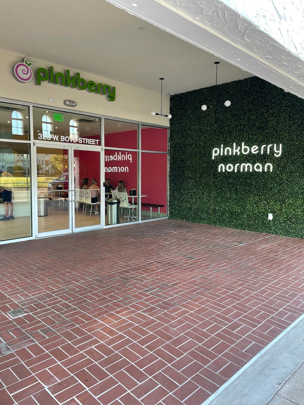 Pinkberry | restaurant | 323 W Boyd St, Norman, OK 73069, USA | 4058579213 OR +1 405-857-9213