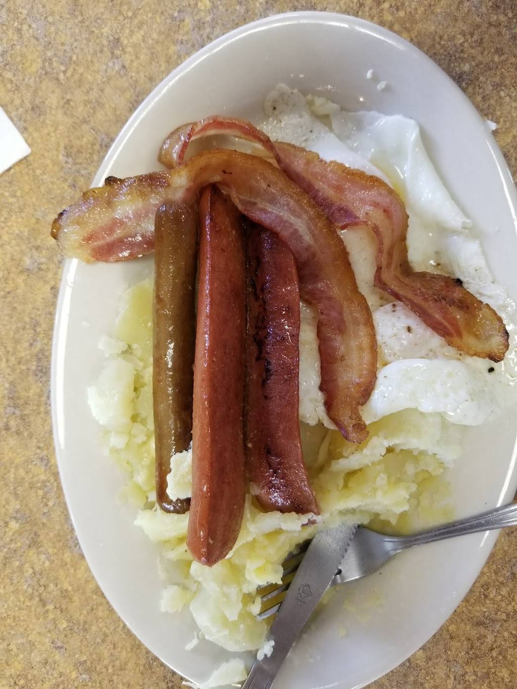 Petes Hot Dogs | restaurant | 400 Broadway, Bethlehem, PA 18015, USA | 6108666622 OR +1 610-866-6622