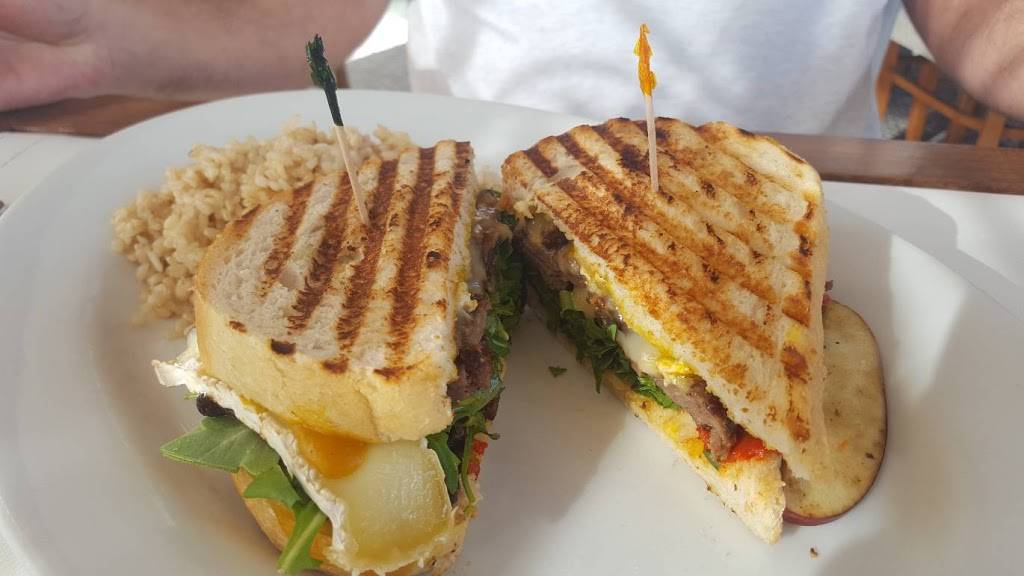 Oliver Cafe | Lounge | cafe | 9601 Wilshire Blvd, Beverly Hills, CA 90212, USA | 3108888160 OR +1 310-888-8160