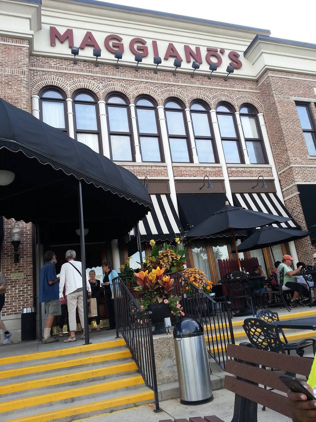 Maggianos Little Italy | restaurant | Streets of Woodfield, 1901 Woodfield Rd, Schaumburg, IL 60173, USA | 8472405600 OR +1 847-240-5600