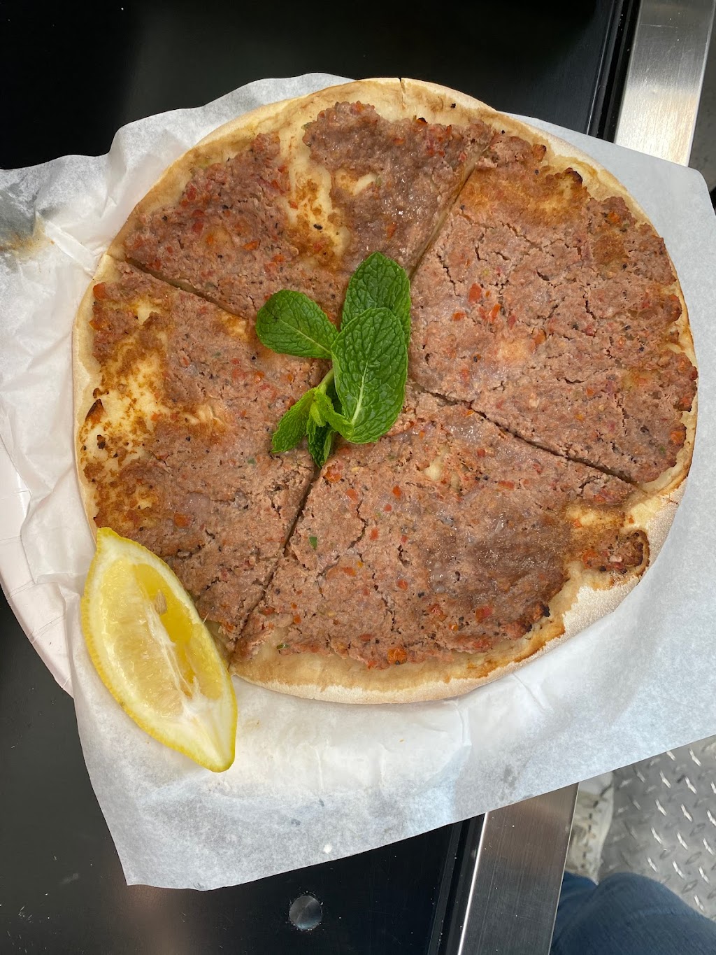 Le beirut pizza & pastries | restaurant | 2512 Rio Grande St, Austin, TX 78705, USA | 7378881698 OR +1 737-888-1698