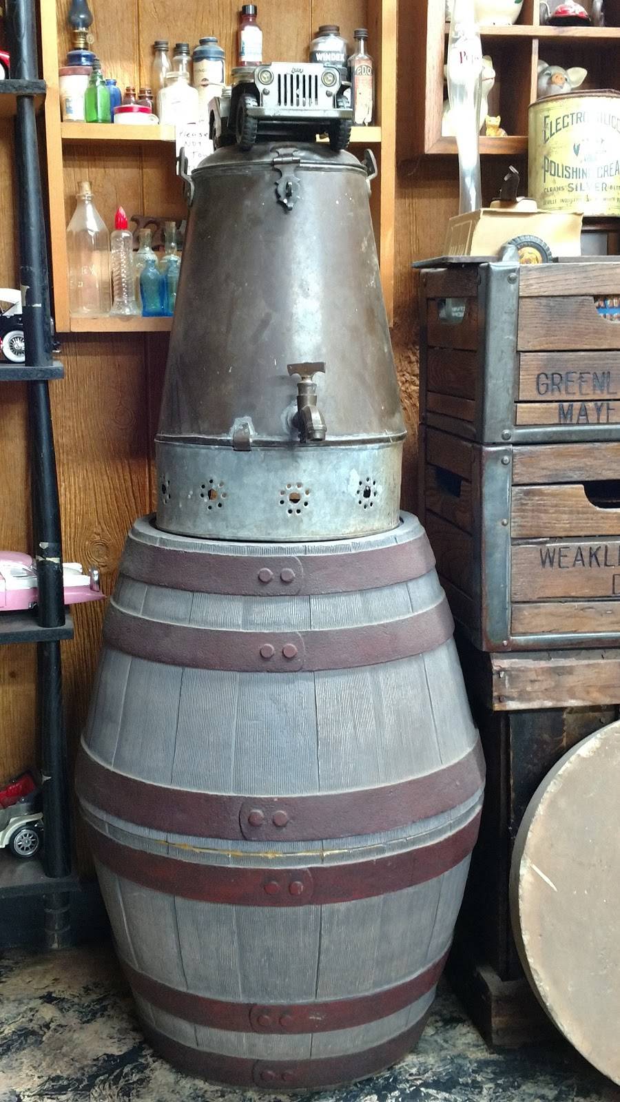 Charlies BBQ | restaurant | 30875 Broad St, Bruceton, TN 38317, USA | 7315867447 OR +1 731-586-7447